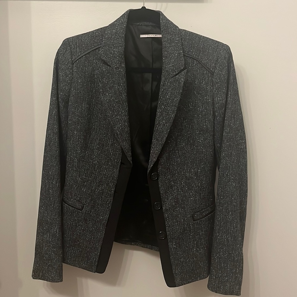 Tahari Gray Jacket blazer size 4 never worn